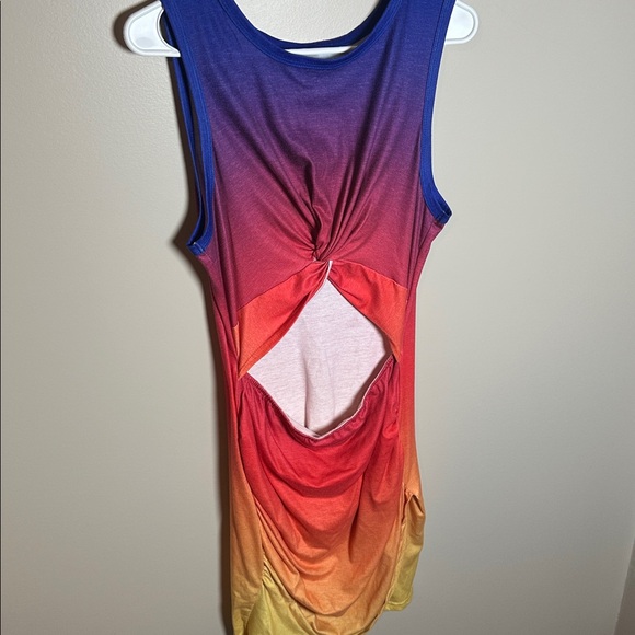 Gradient Sleeveless Cutout Dress - Picture 2 of 5